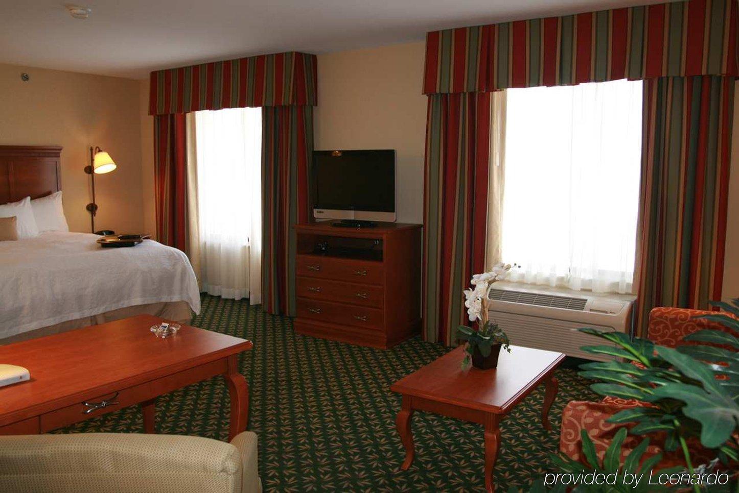Newly Renovated Hampton Inn Omaha West Lakeside Room photo